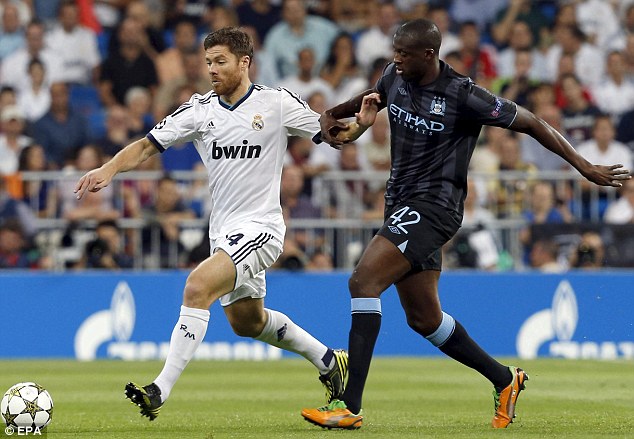 TRỰC TIẾP Man City 0-1 Real Madrid: Maicon mắc sai lầm, Benzema mở tỉ số (Hiệp 1)